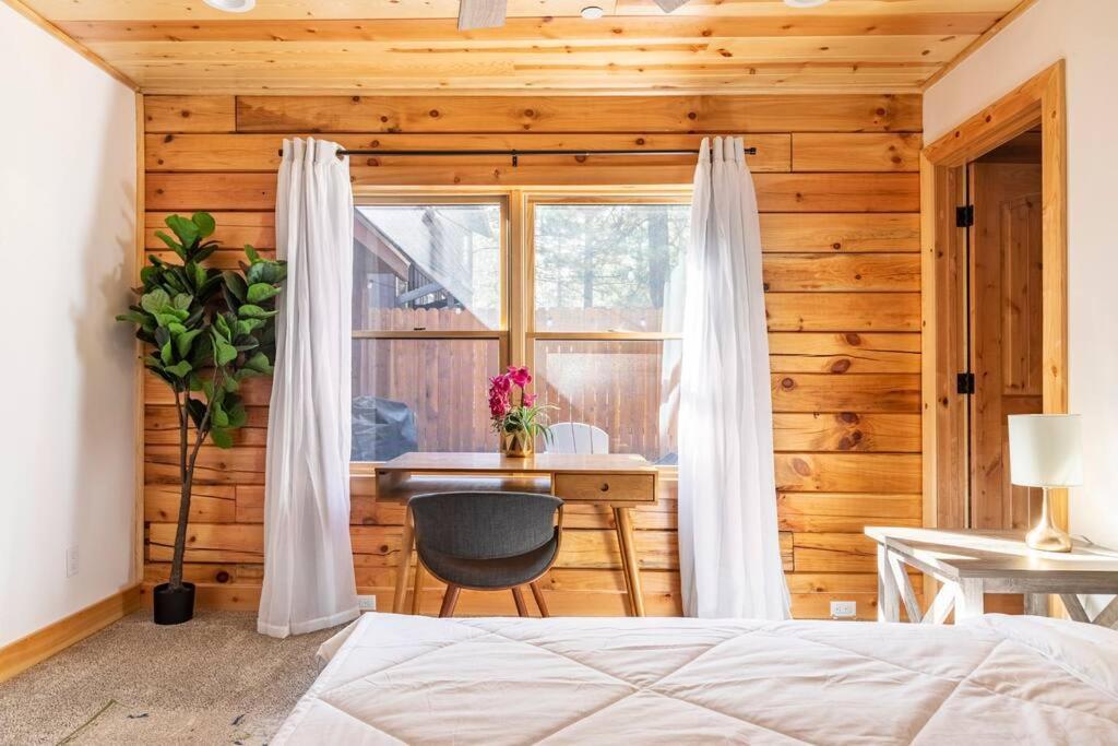Modern Family Mins To Lake, Slopes & Hikes Chalet