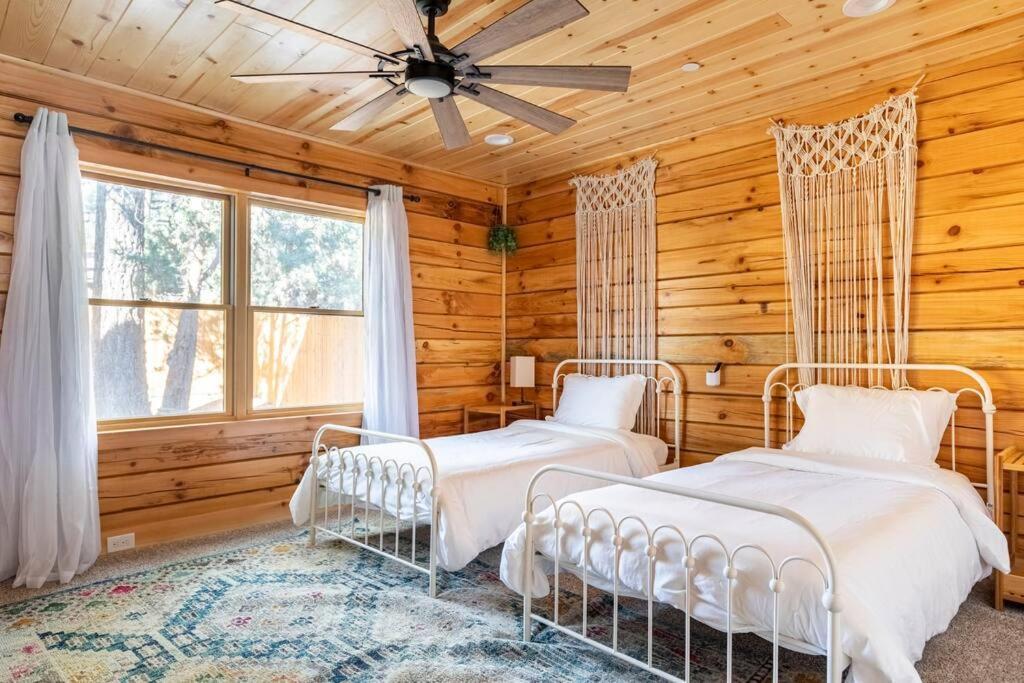 Modern Family Mins To Lake, Slopes & Hikes Chalet