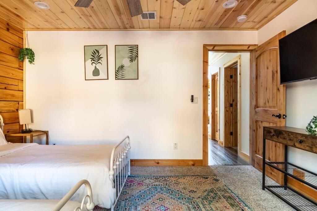 Modern Family Mins To Lake, Slopes & Hikes Big Bear City