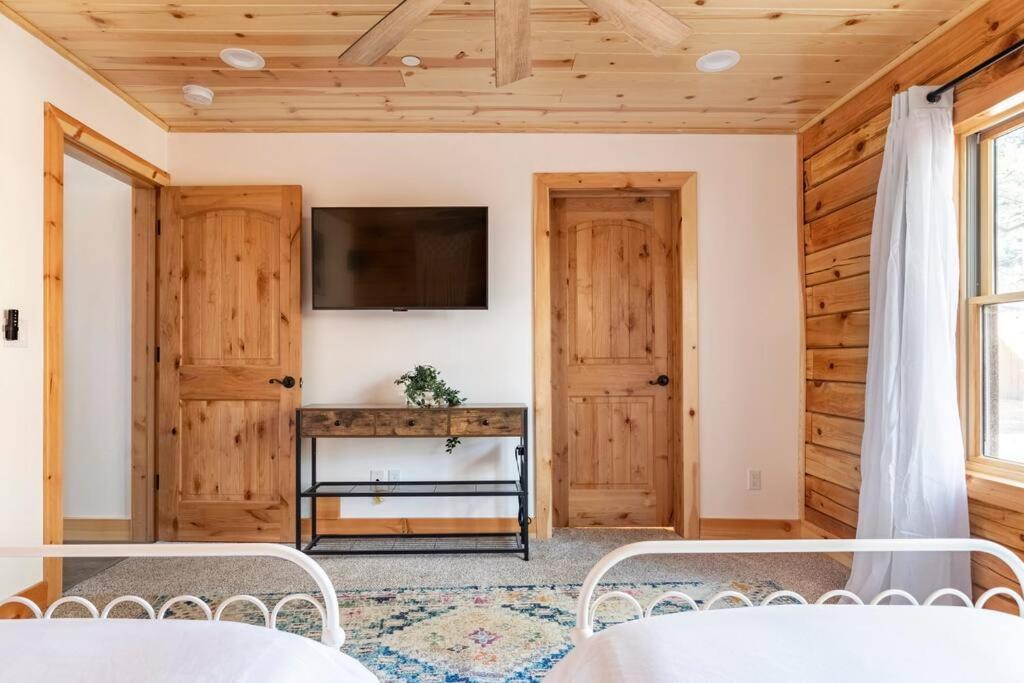 Modern Family Mins To Lake, Slopes & Hikes Big Bear City