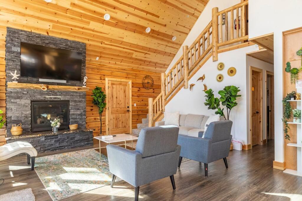 Modern Family Mins To Lake, Slopes & Hikes